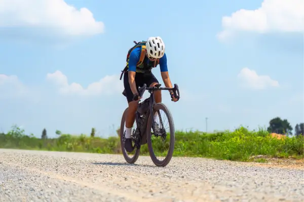 Pedal nas Estradas Cearenses de Sertão Pedregoso Sob Ventos Constantes